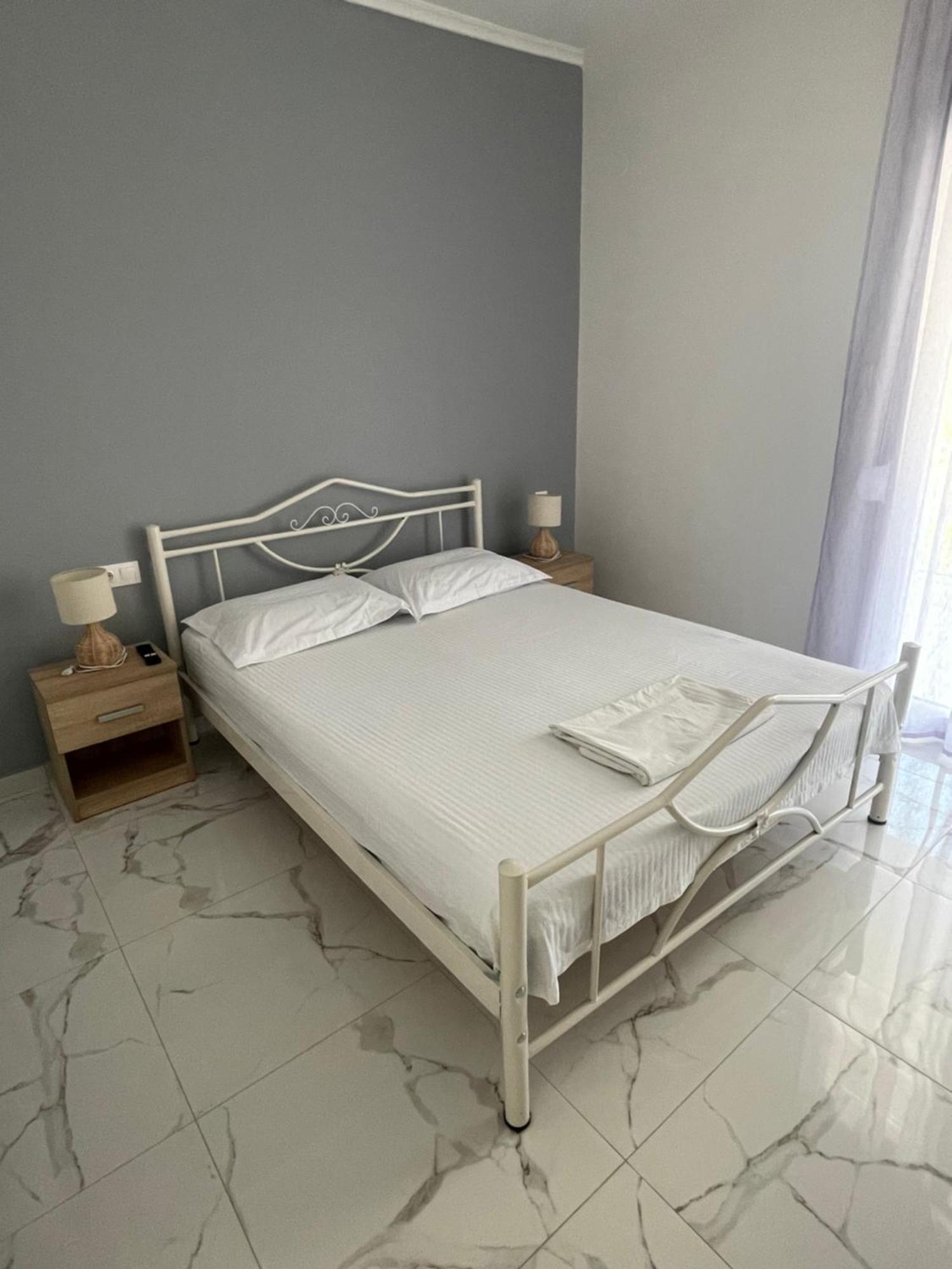 Antonis Apartment Paralia Dionisiou Habitación foto